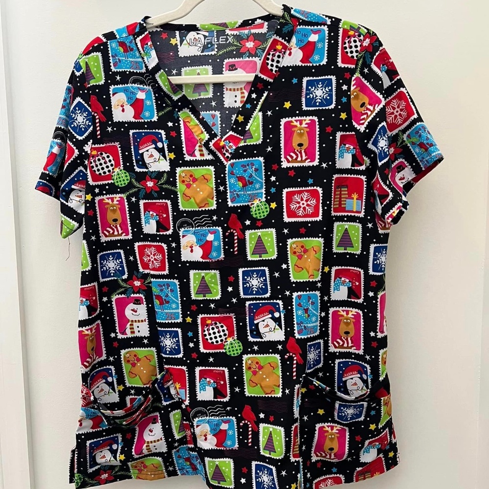 Christmas Stamp Scrub Top Size Medium 🎄❤️❄️